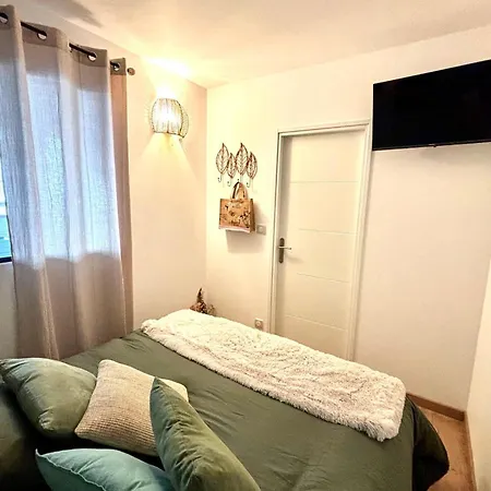 T2 In The Heart Of The Poincare District Appartement
